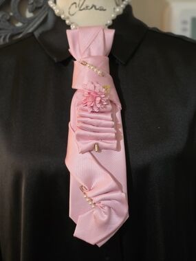 Elegant Pink Pleated  Necktie Statement Necklace